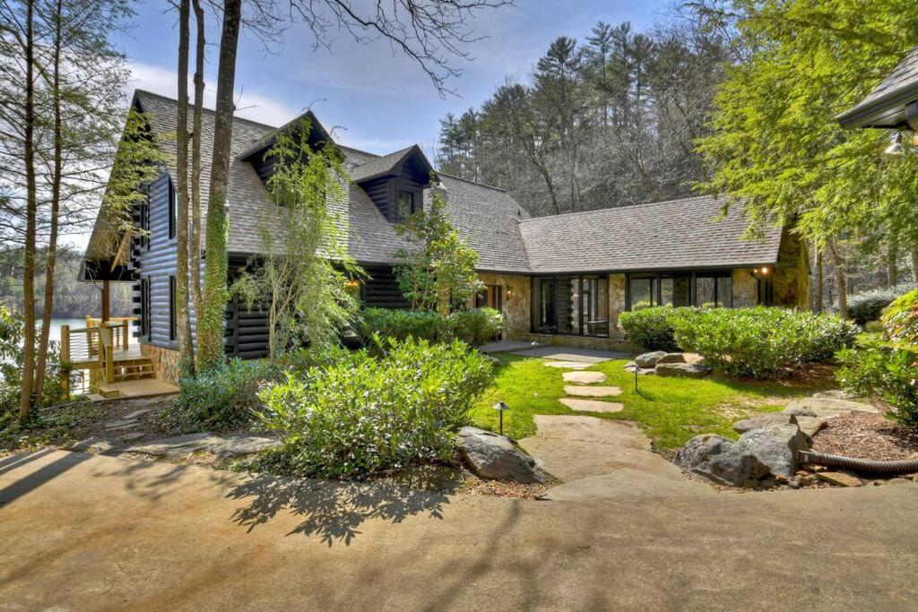 Gorgeous Swimming Bear Lodge on Allen Lake view 4