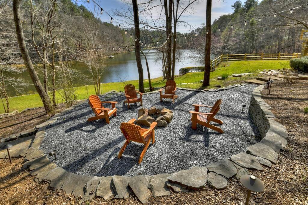 Gorgeous Swimming Bear Lodge on Allen Lake view 5