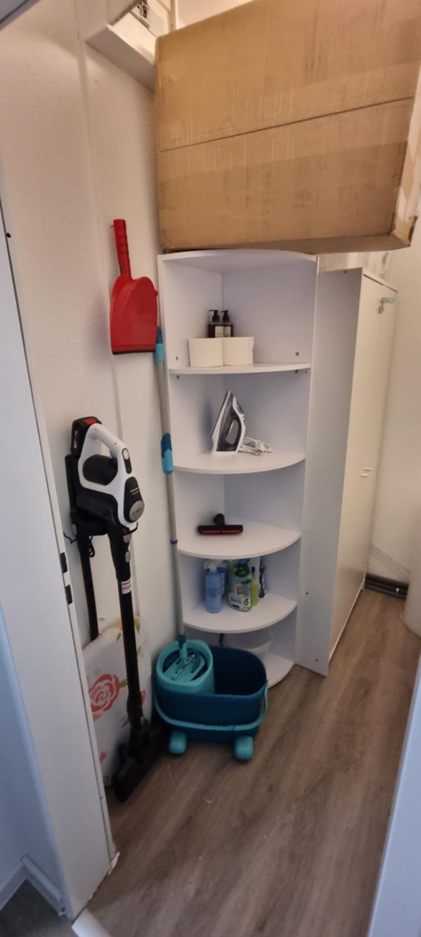 Federnest - Luxus-Studio - Kingsize Boxspringbett - Home-Office mit Monitor und Drucker - 11 Min Hbf