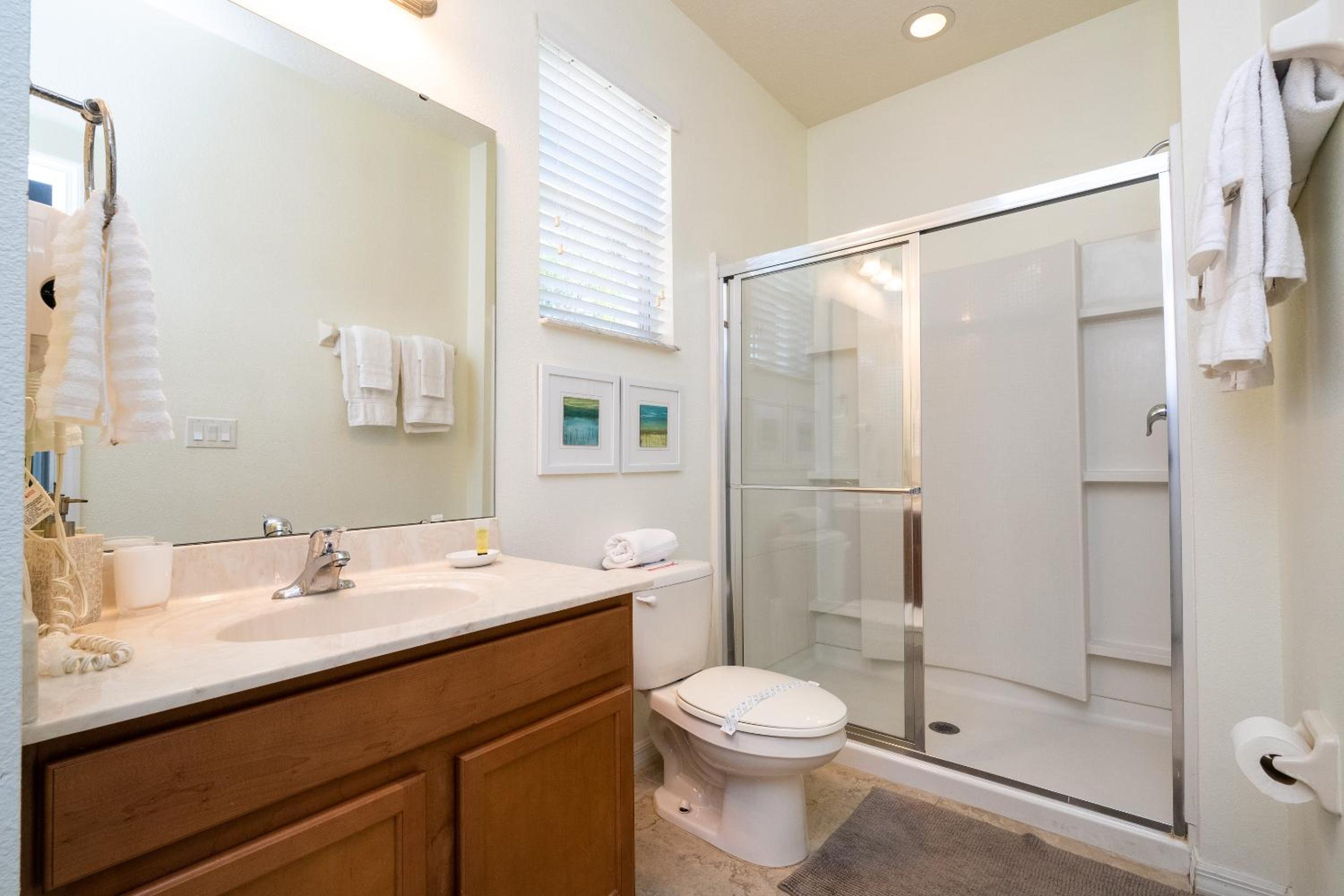 Moradda Lake View Home with a Private Pool 491