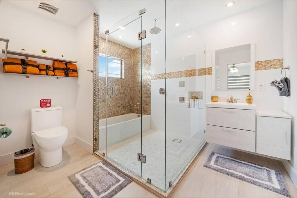 NO Perfect Location House in Miami Pool & Jacuzzi