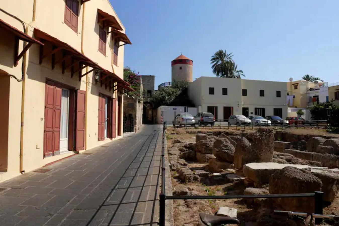 A medieval windmill tower 2bedrooms in the heart of old town with magnificent panoramic seaview and cityview view 2