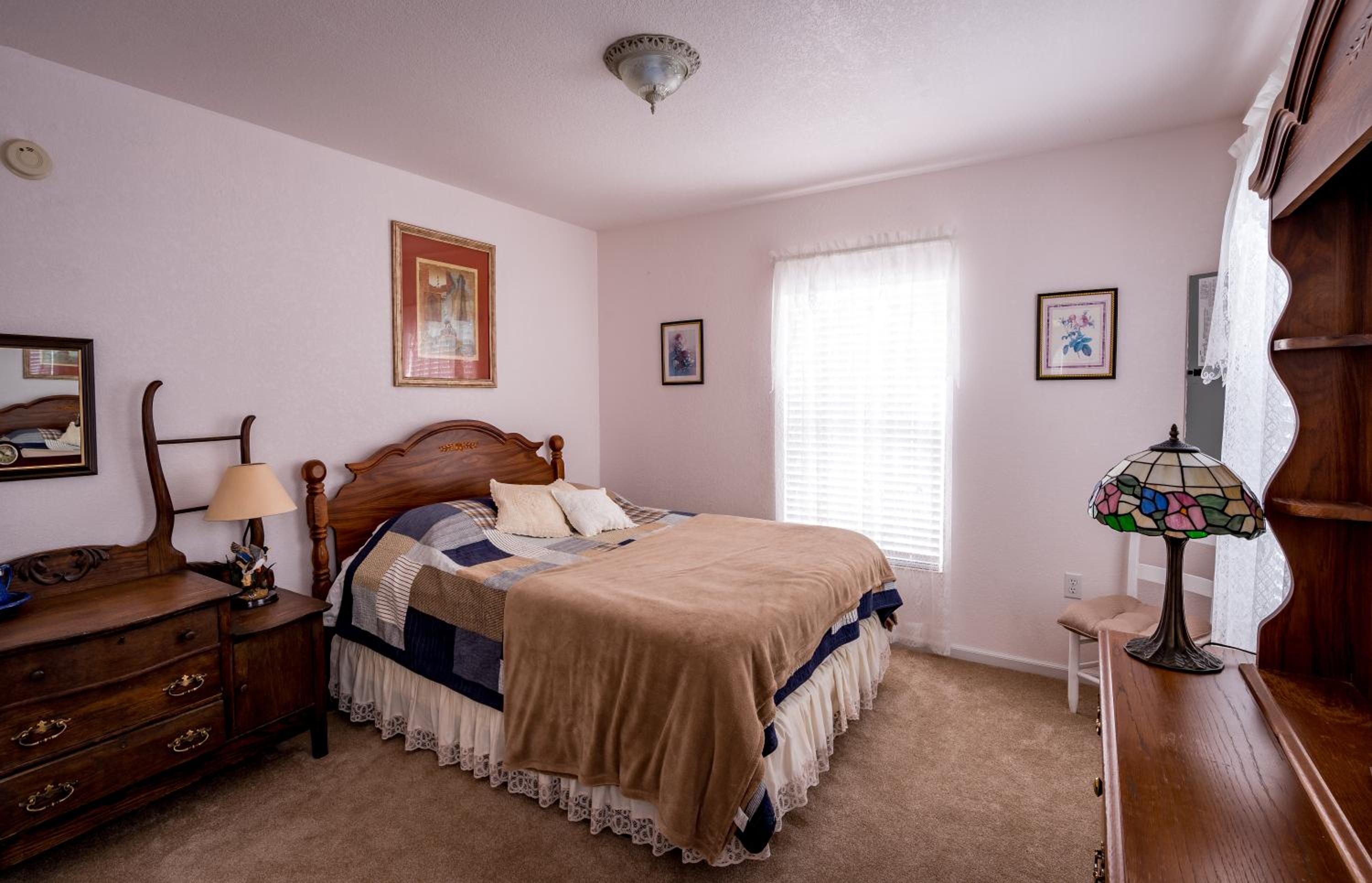 Lakefront Cottage - Spacious House with Private Dock