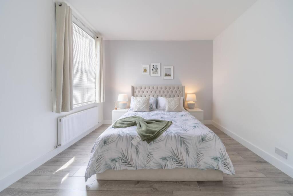 Stunning 3 bedroom flat in Southend-on-sea view 3