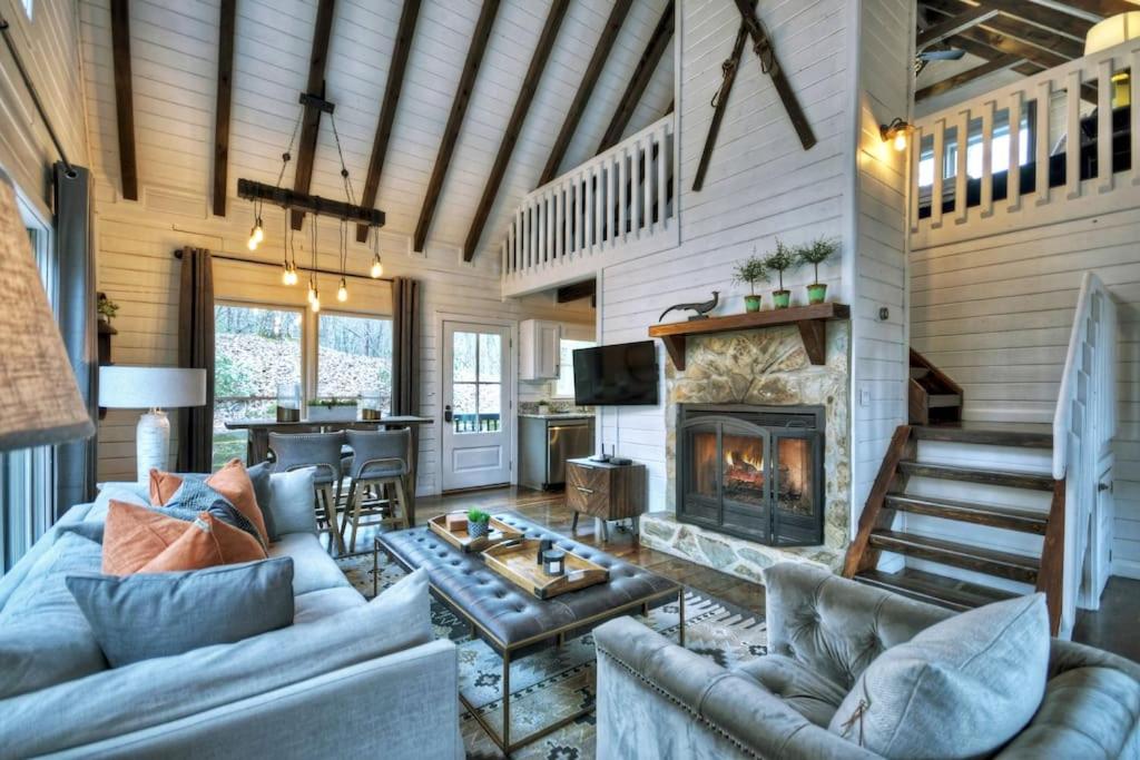 Picture Perfect Cabin with Hot Tub in the BR Mtns view 2