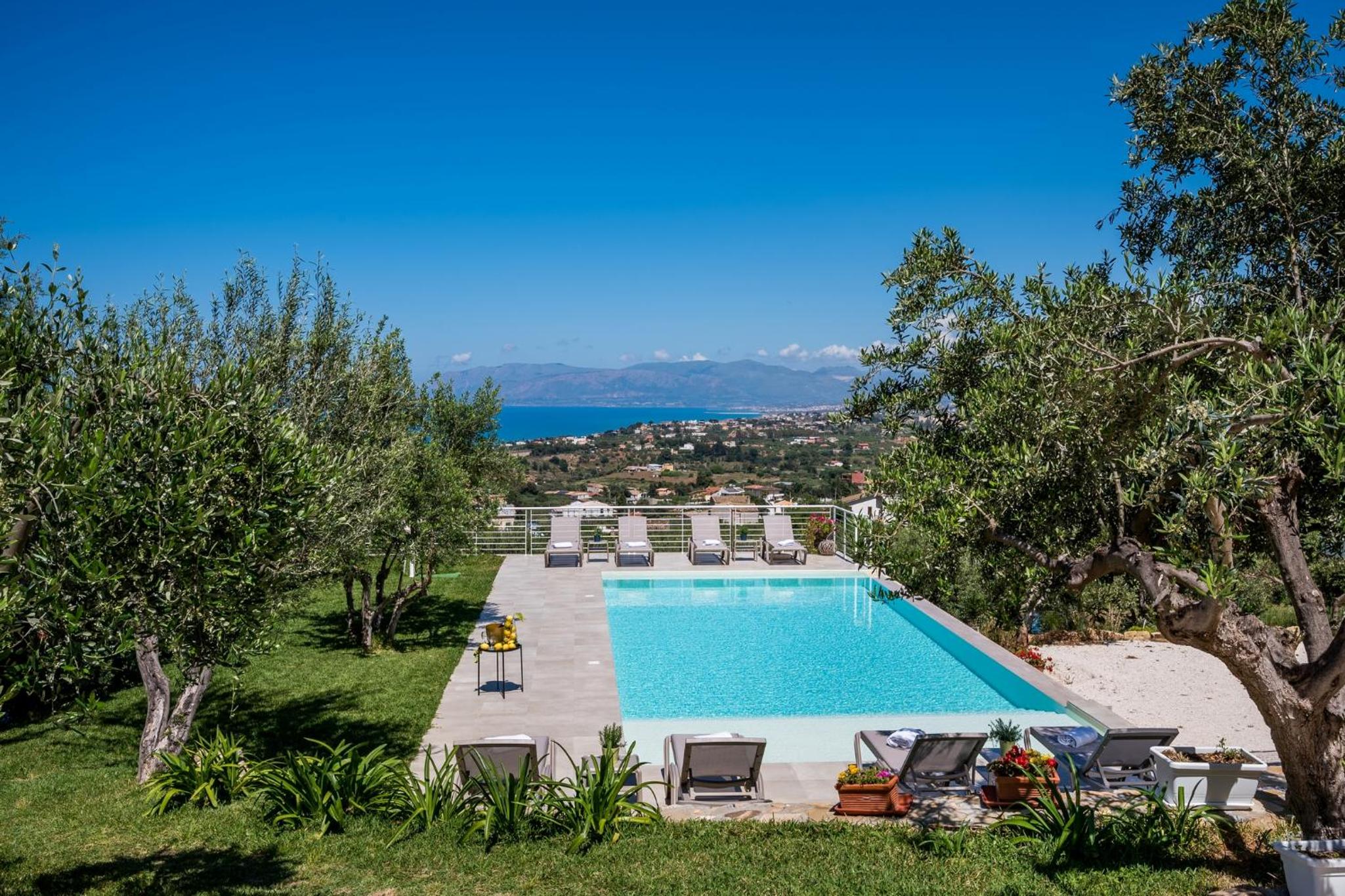 Villa Maria con piscina e vista mare view 4