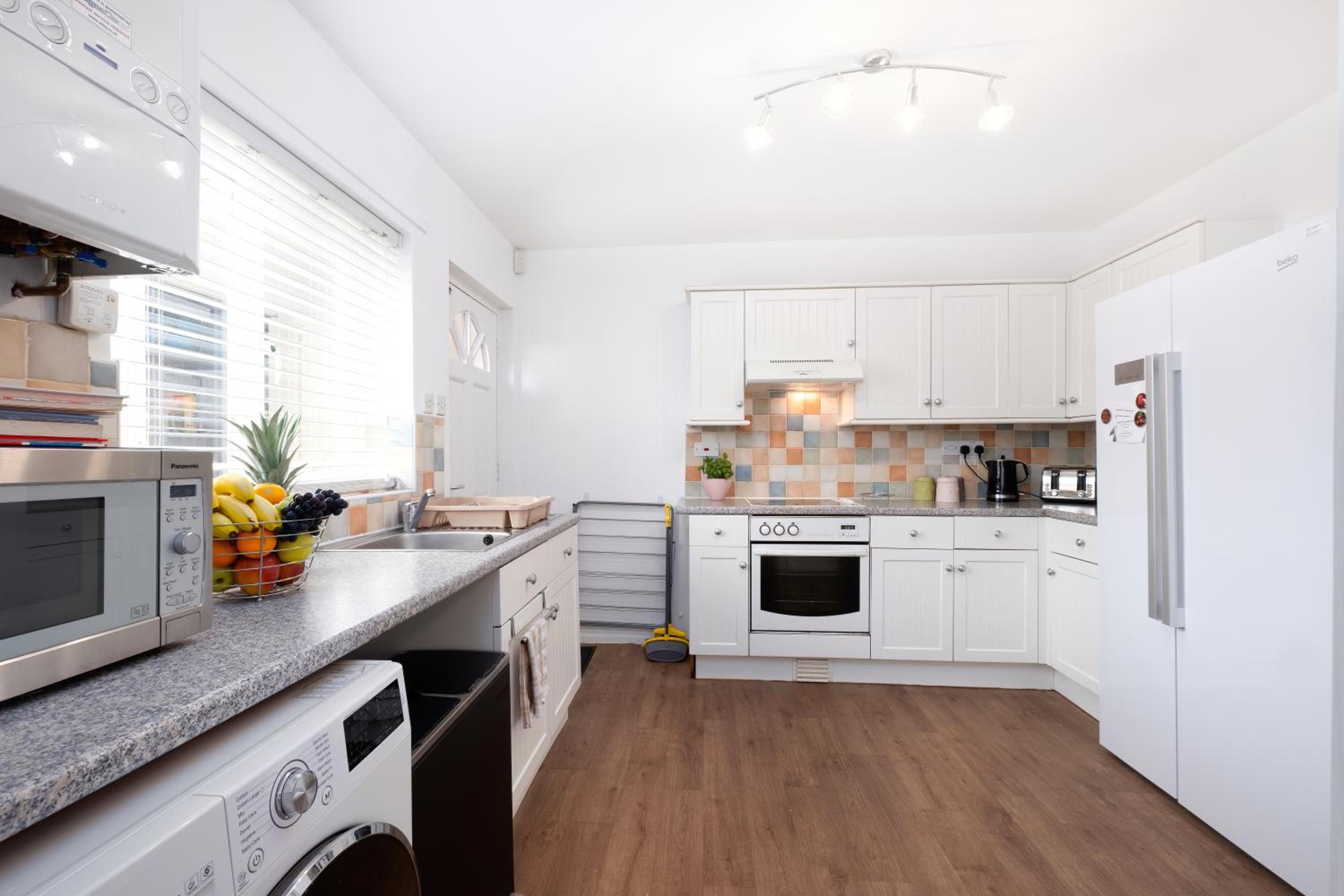 6bed Perfect stay! Contractors welcome! view 3