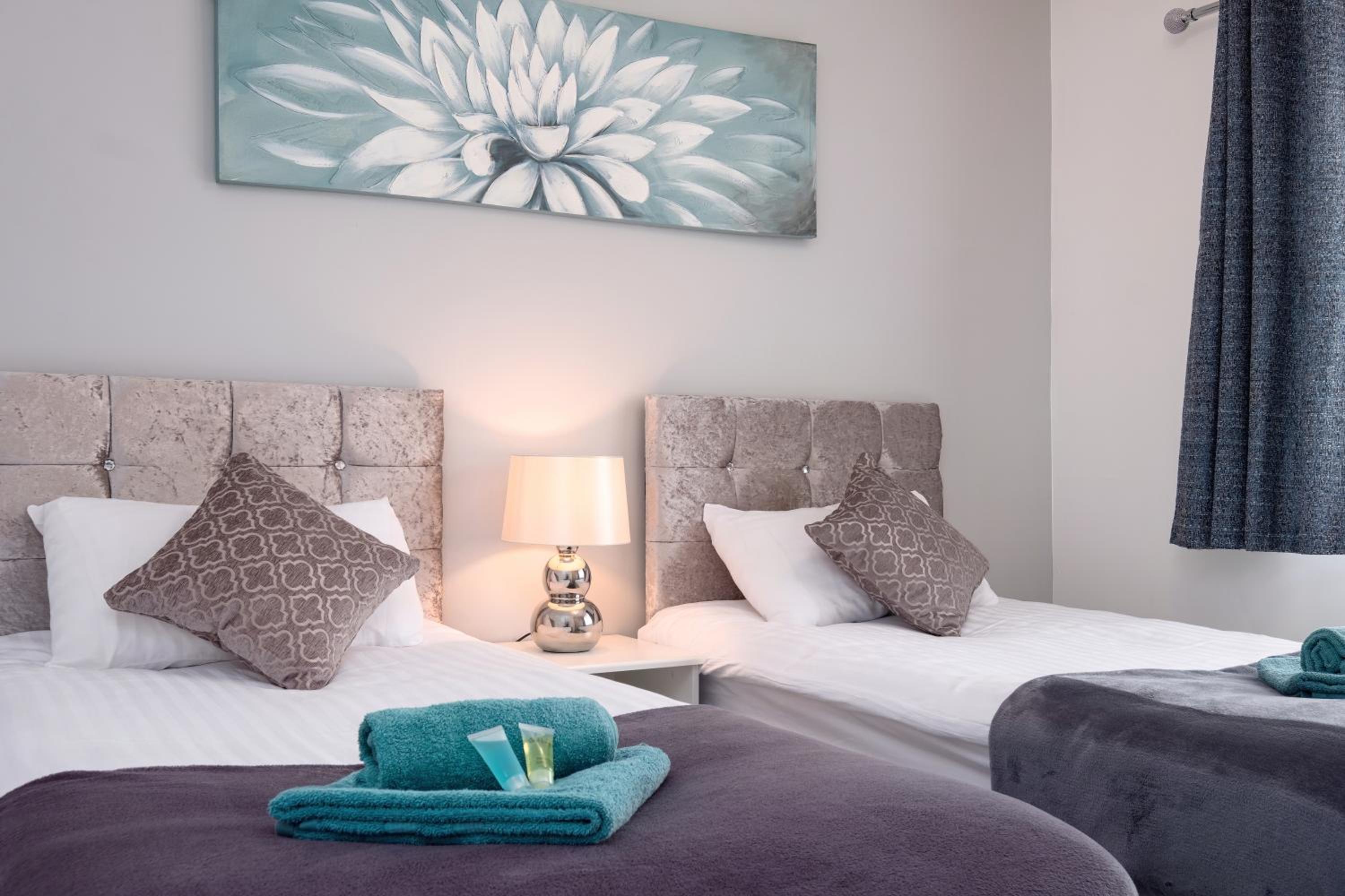 6bed Perfect stay! Contractors welcome! view 4