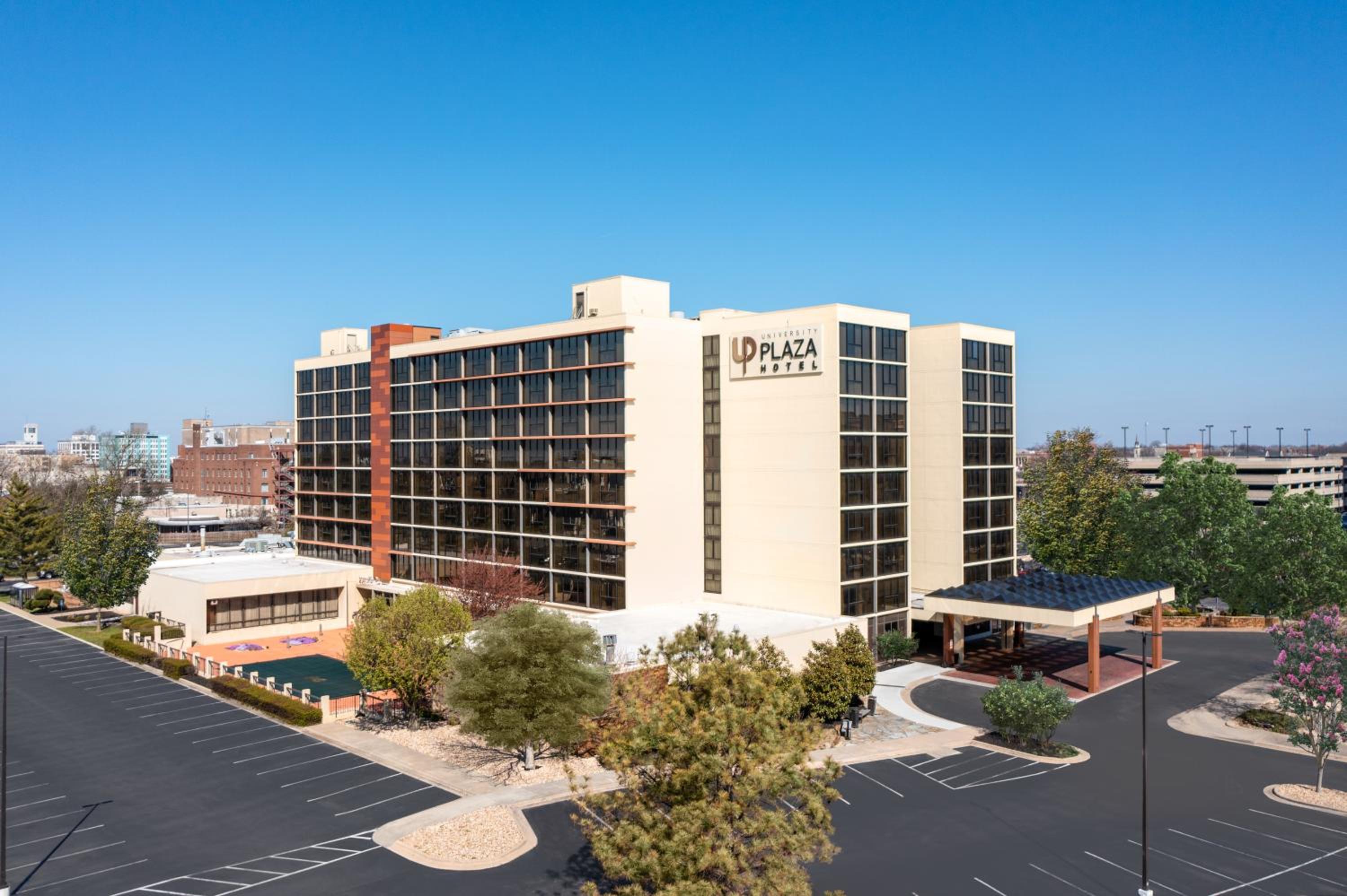 Springfield Vacations - University Plaza Hotel - Property Image 1