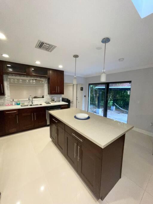 Modern Miami Oversized 3 Bedroom in Central Location