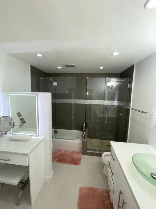 Modern Miami Oversized 3 Bedroom in Central Location