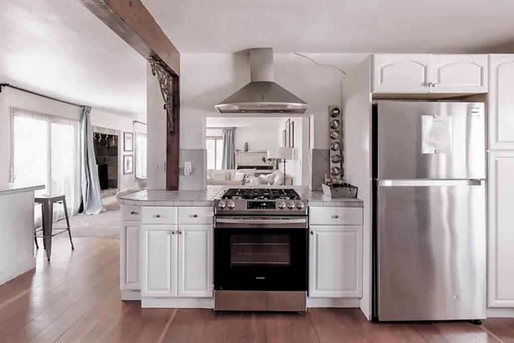 30 PCT OFF!! Limited Time! Malibu Ocean View Villa with Hot Tub, Mins to Beach Hiking Trails, Coastal Lifestyle - Property Image 15