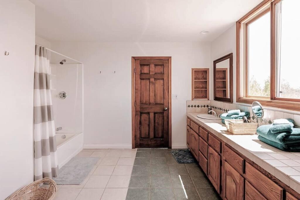 30 PCT OFF!! Limited Time! Malibu Ocean View Villa with Hot Tub, Mins to Beach  Hiking Trails, Coastal Lifestyle - Property Image 2