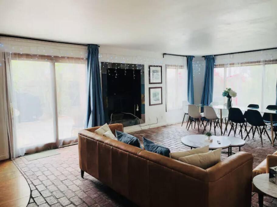 30 PCT OFF!! Limited Time! Malibu Ocean View Villa with Hot Tub, Mins to Beach  Hiking Trails, Coastal Lifestyle - Property Image 10