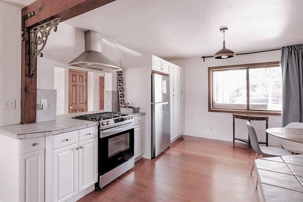 30 PCT OFF!! Limited Time! Malibu Ocean View Villa with Hot Tub, Mins to Beach  Hiking Trails, Coastal Lifestyle - Property Image 11
