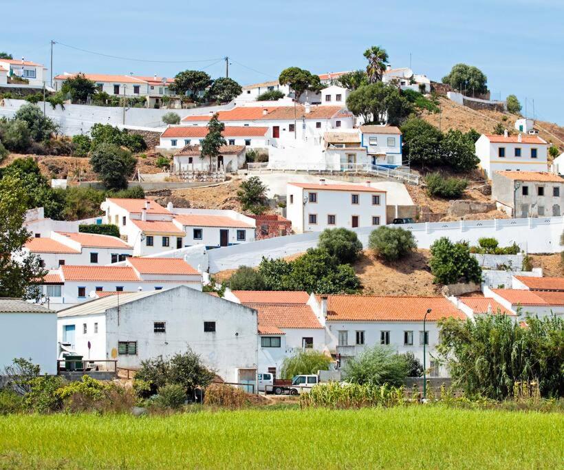 Casa Ferrera - Spacious Castle View Village Apt view 3