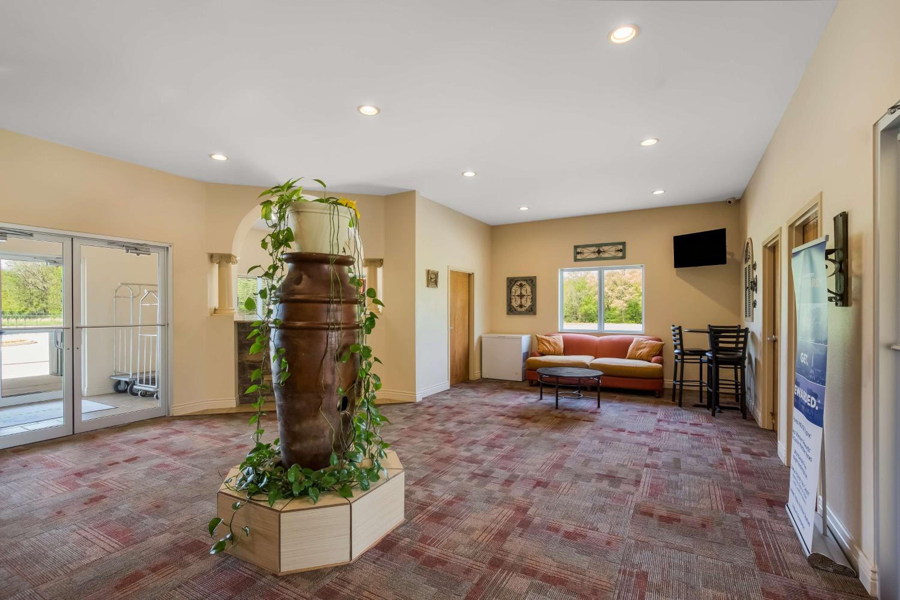 SureStay Hotel by Best Western Whittington Rend Lake - Property Image 7