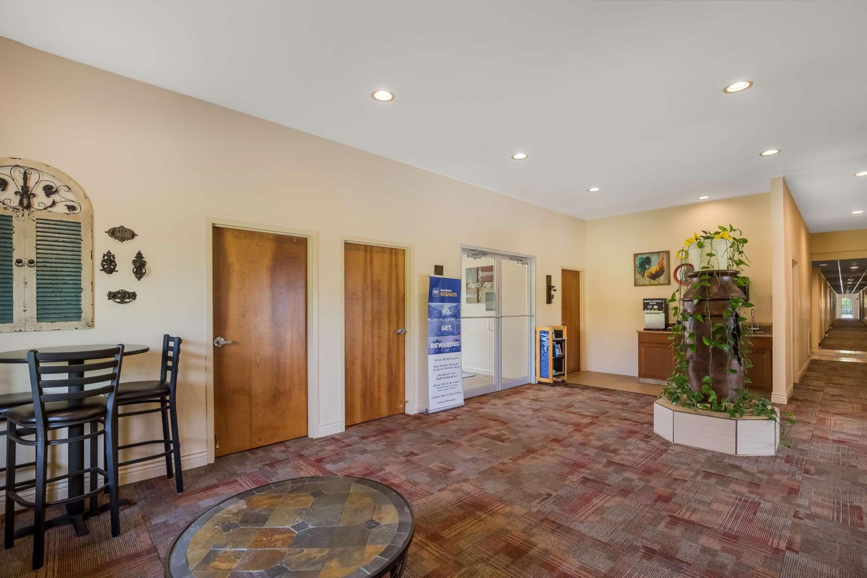 SureStay Hotel by Best Western Whittington Rend Lake - Property Image 8