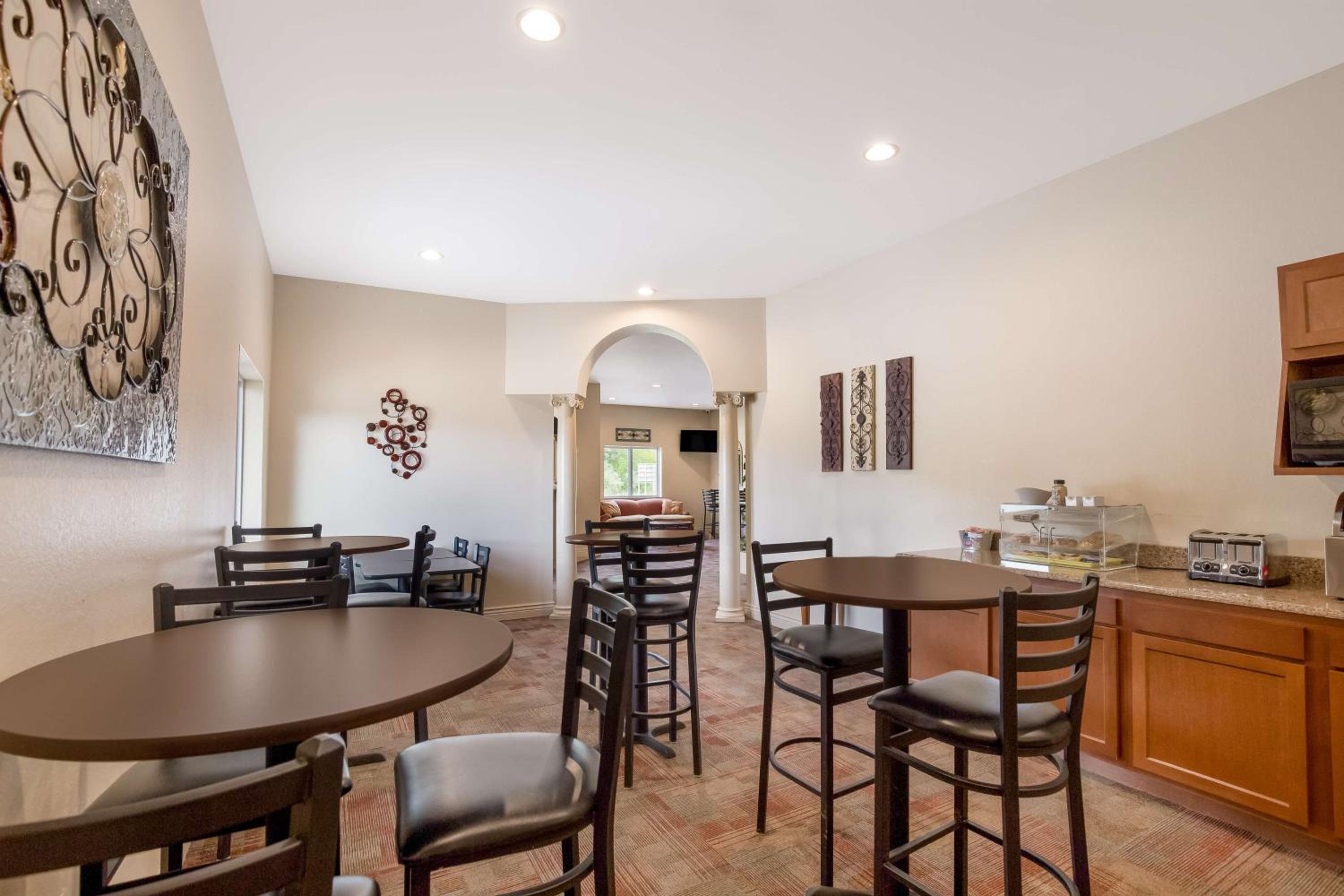 SureStay Hotel by Best Western Whittington Rend Lake - Property Image 35
