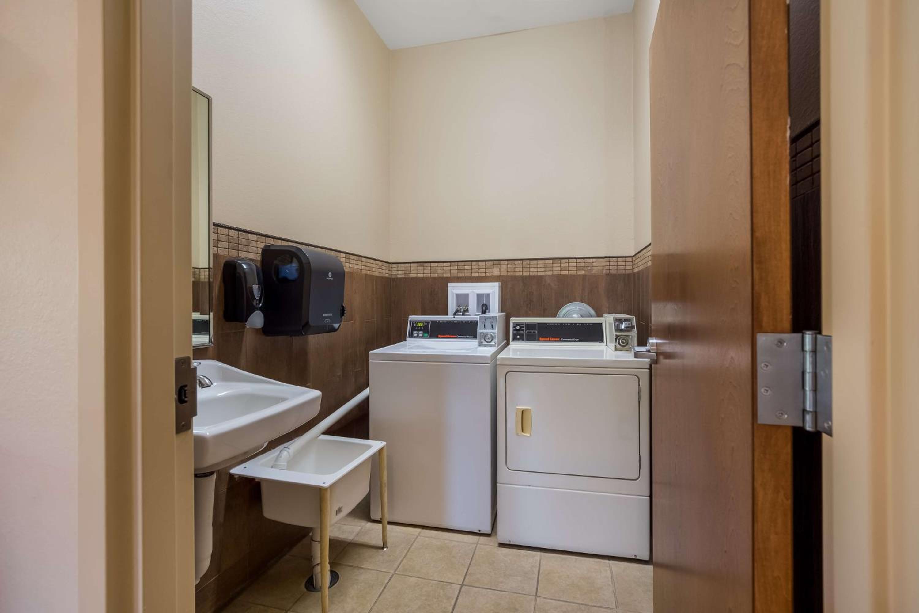 SureStay Hotel by Best Western Whittington Rend Lake - Property Image 24
