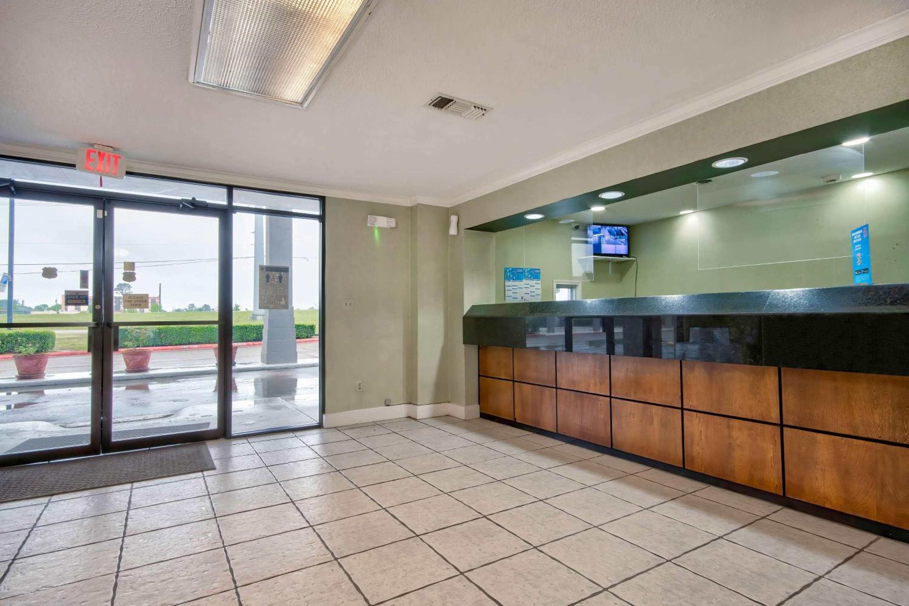 Motel 6 Texarkana, TX view 2