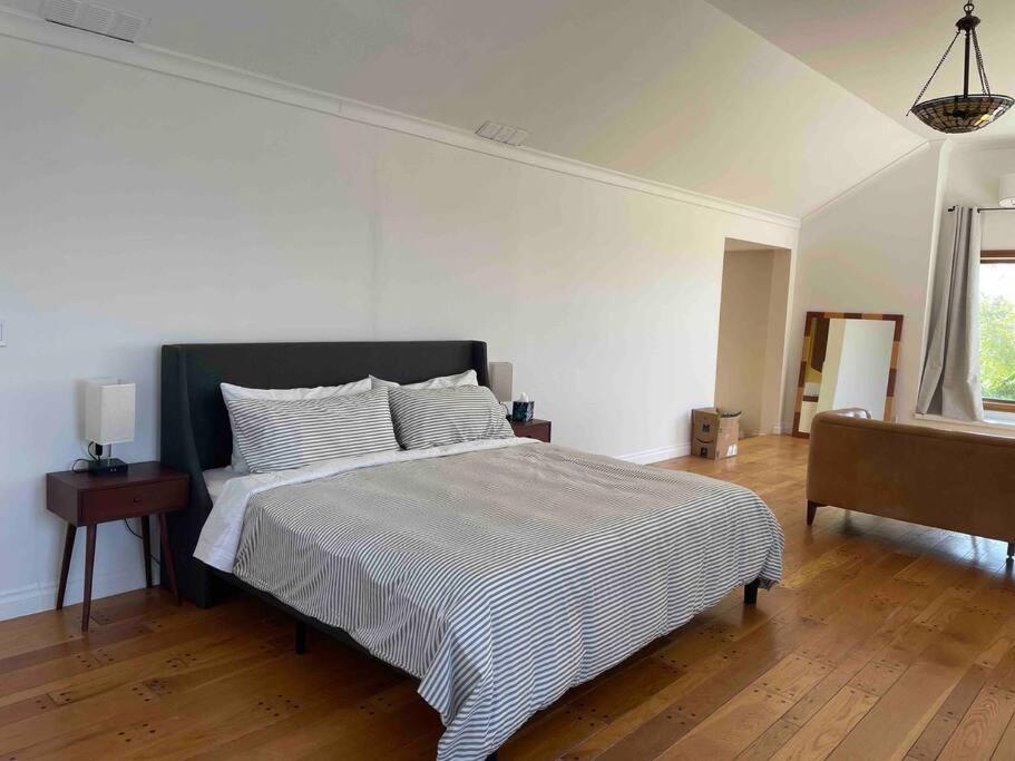 30 PCT OFF! Malibu Romantic Suite, Ocean View, Beach view 3
