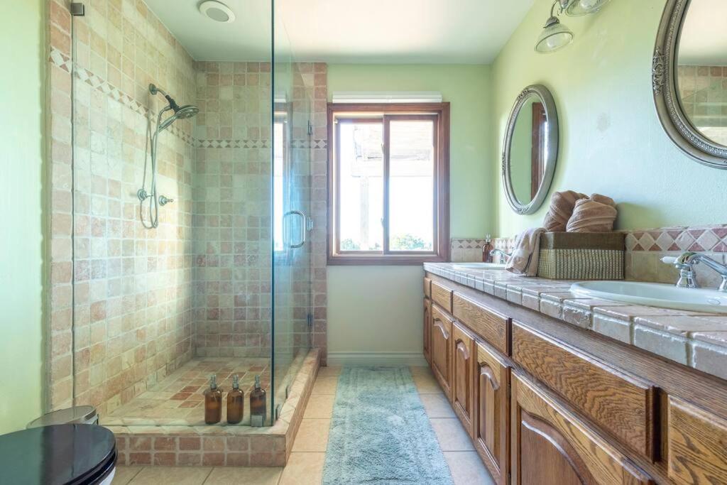 30 PCT OFF! Malibu Romantic Suite, Ocean View, Beach view 4