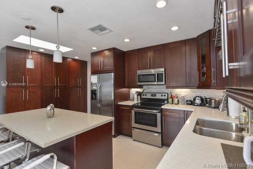 Modern Miami Oversized 3 Bedroom in Central Location