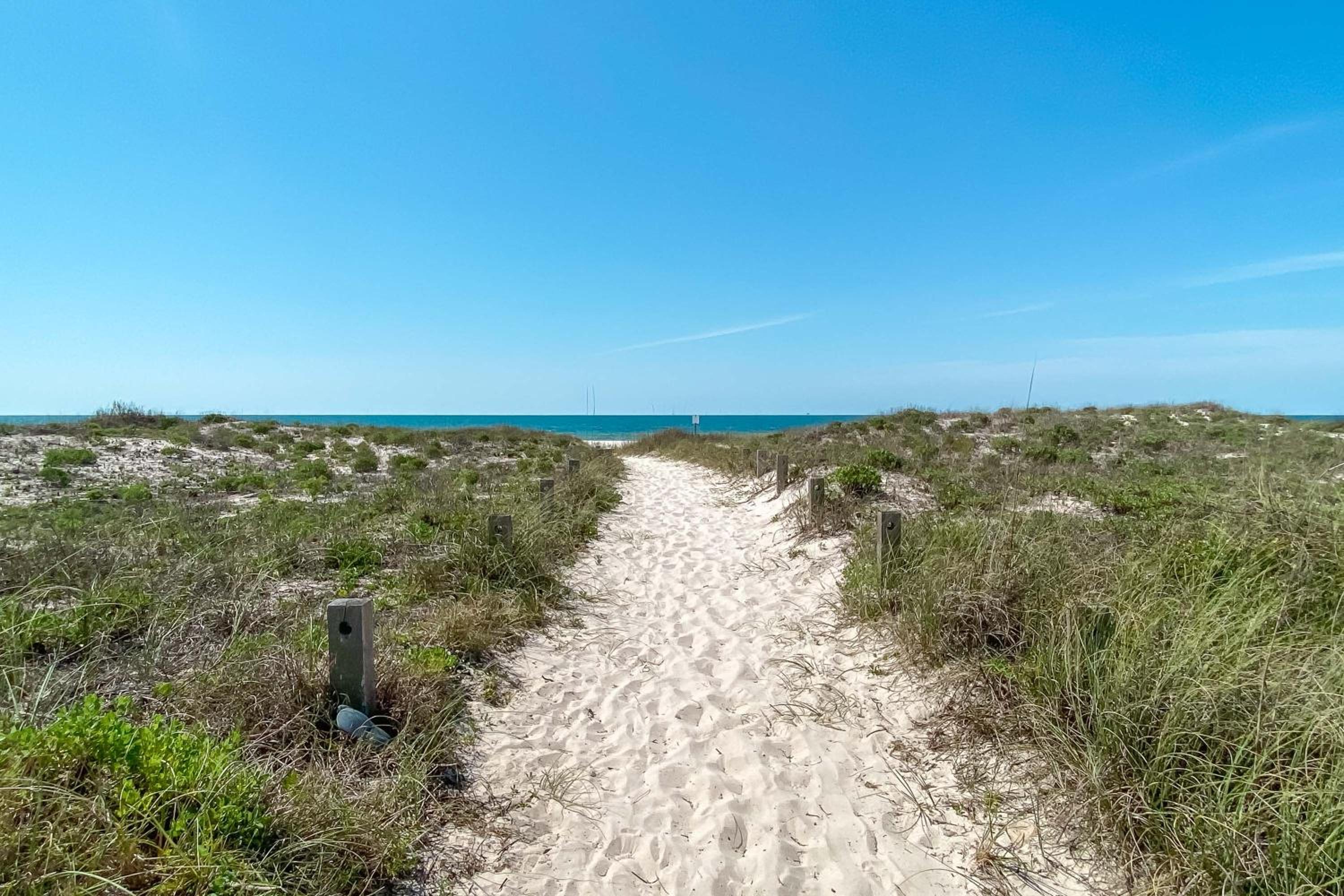 Walk to Beach, Secluded, Gazebo with Grill, 1GiG WiFi, Washer and Dryer, Games view 3