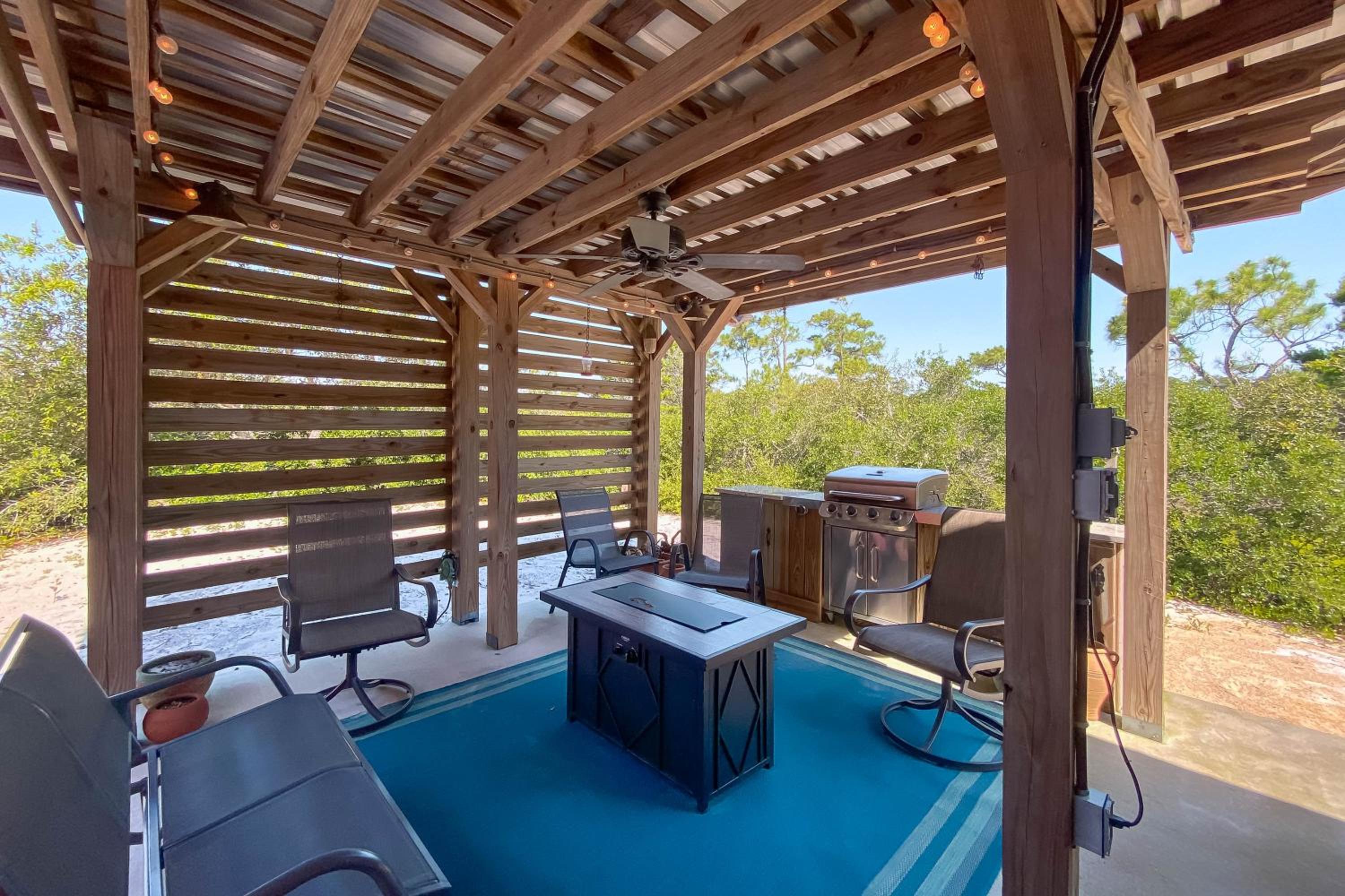 Walk to Beach, Secluded, Gazebo with Grill, 1GiG WiFi, Washer and Dryer, Games view 4