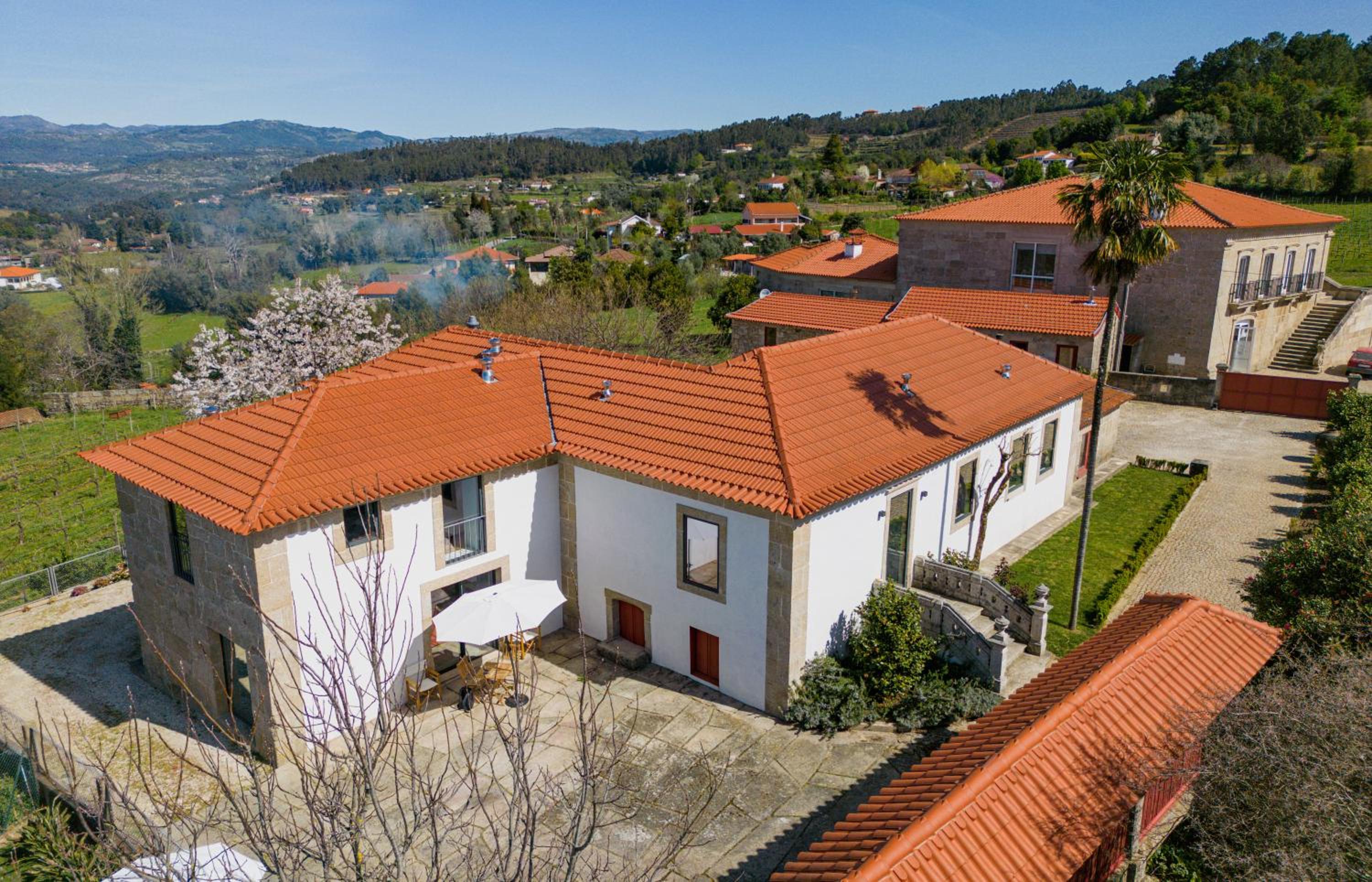 Casas de Vila Pouca view 4