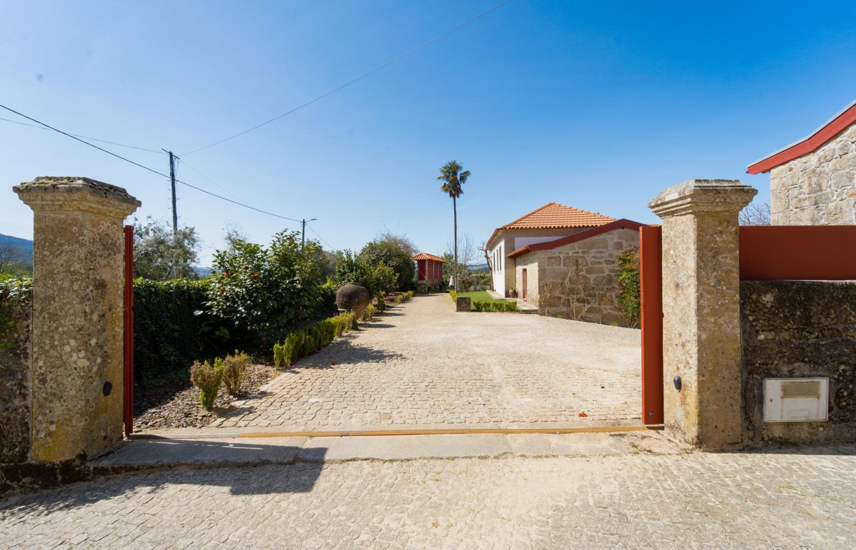 Casas de Vila Pouca view 5