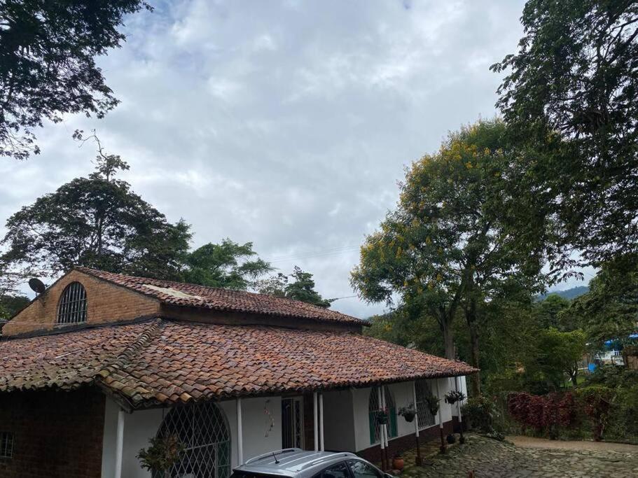 Hermosa Casa Campestre con Piscina y Jacuzzi