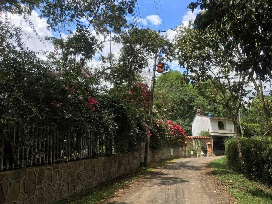 Hermosa Casa Campestre con Piscina y Jacuzzi