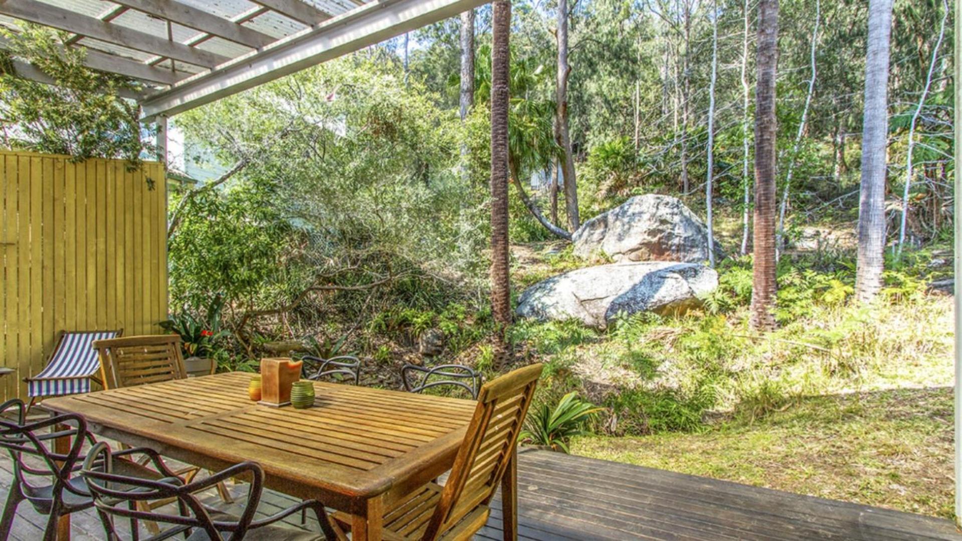Hillside Hideaway - Wifi & Pet Friendly