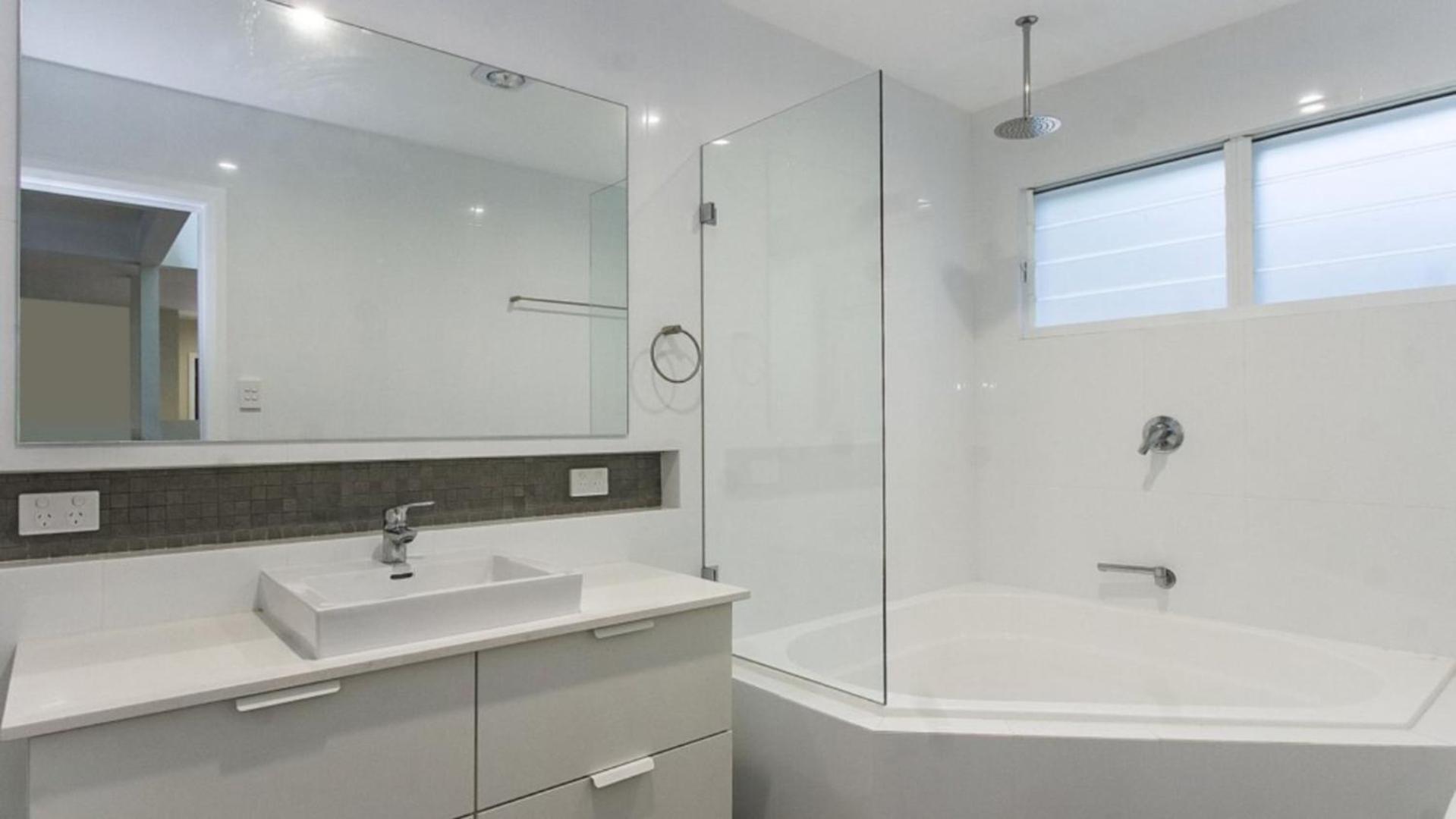 Luxury Escape On Crystal