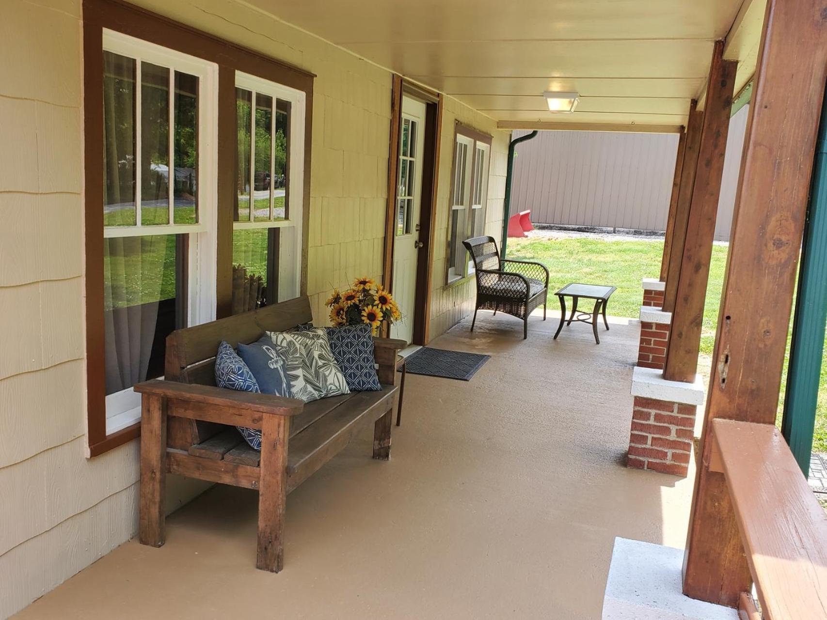 Kentucky Hills Country Cottage - Country Life