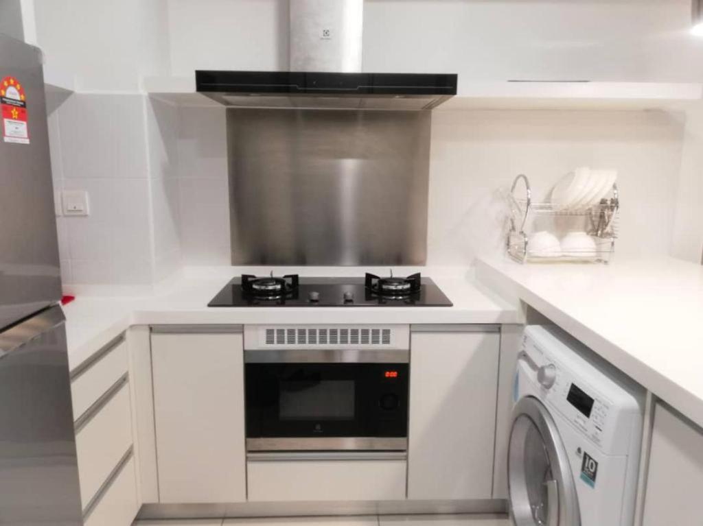 Blue Sky Apartment at Sutera Avenue 5-6 PAX photo 4