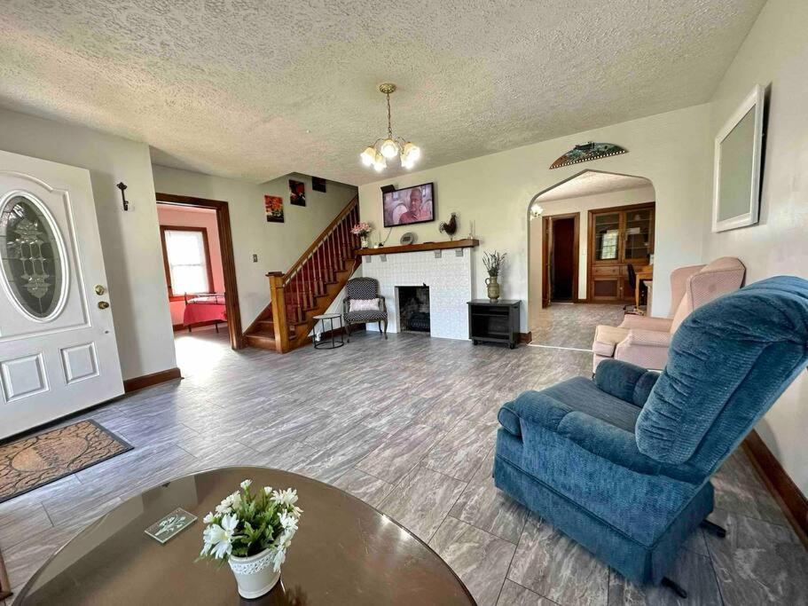 Bloomington Vacations - Trestle Creeks Original Farmhouse - Property Image 4