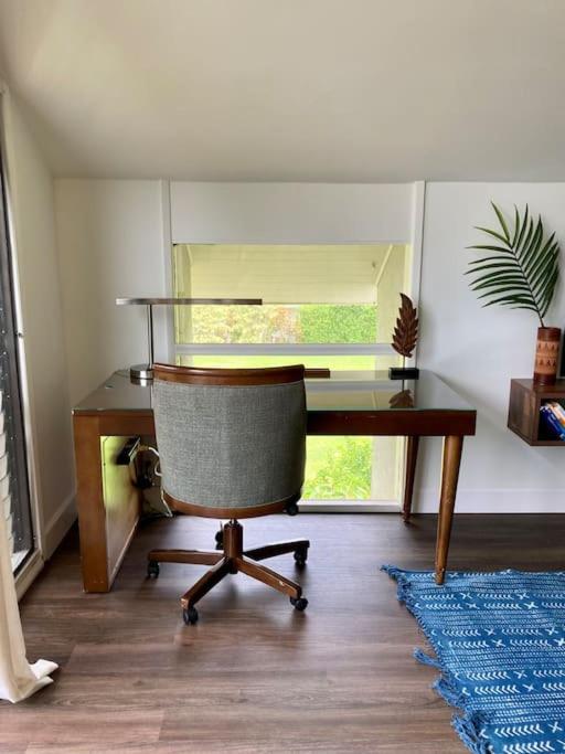 Breezy + Spacious 3/2 House with Bali Hai View view 4