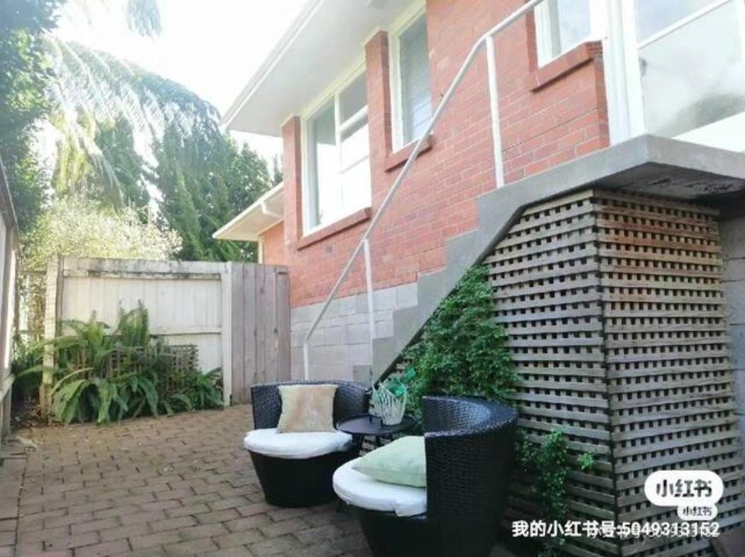 Centre Takapuna 2 Beds & Garage & Netflix view 3