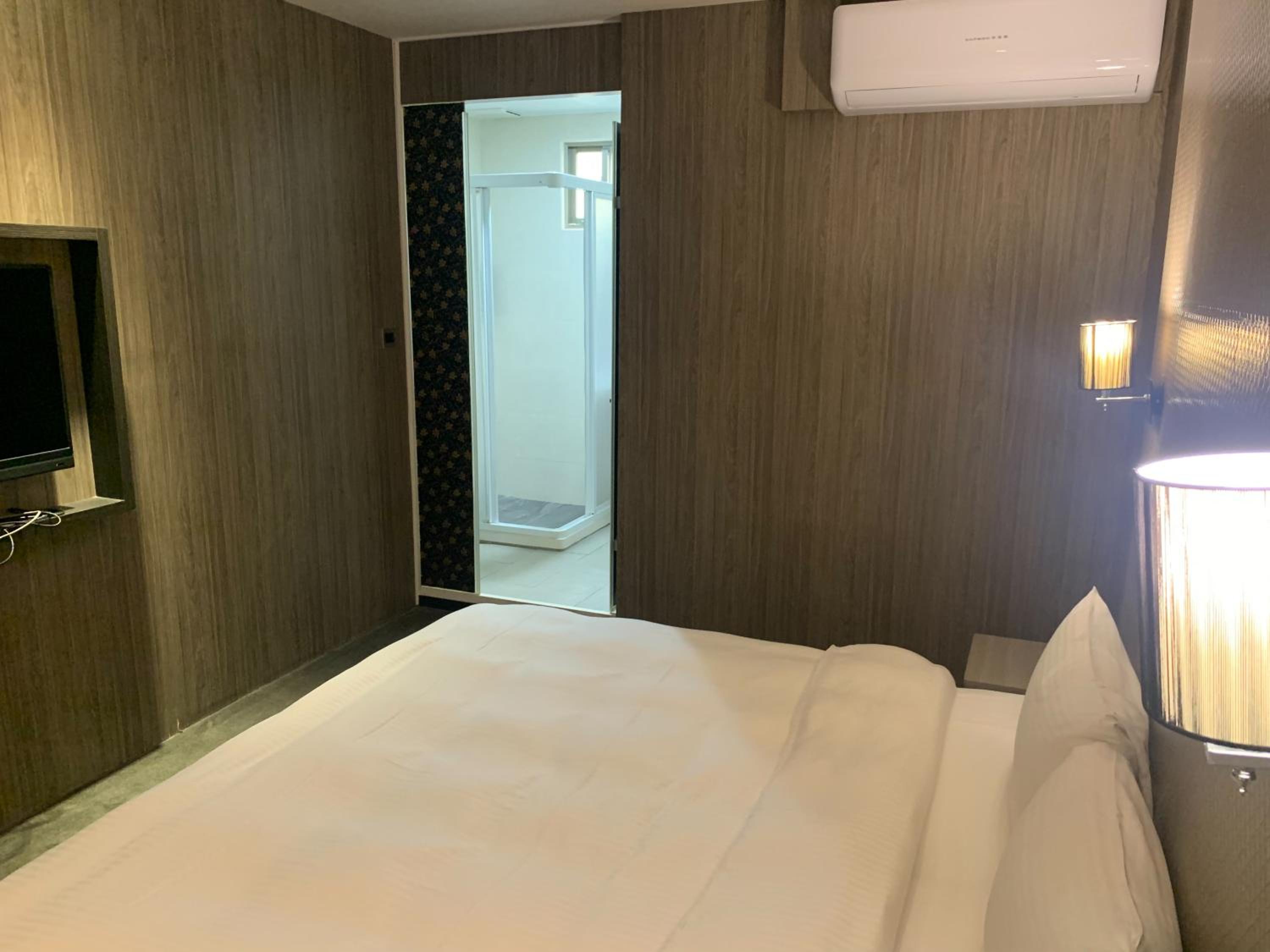 Meworld Hotel - Ximen