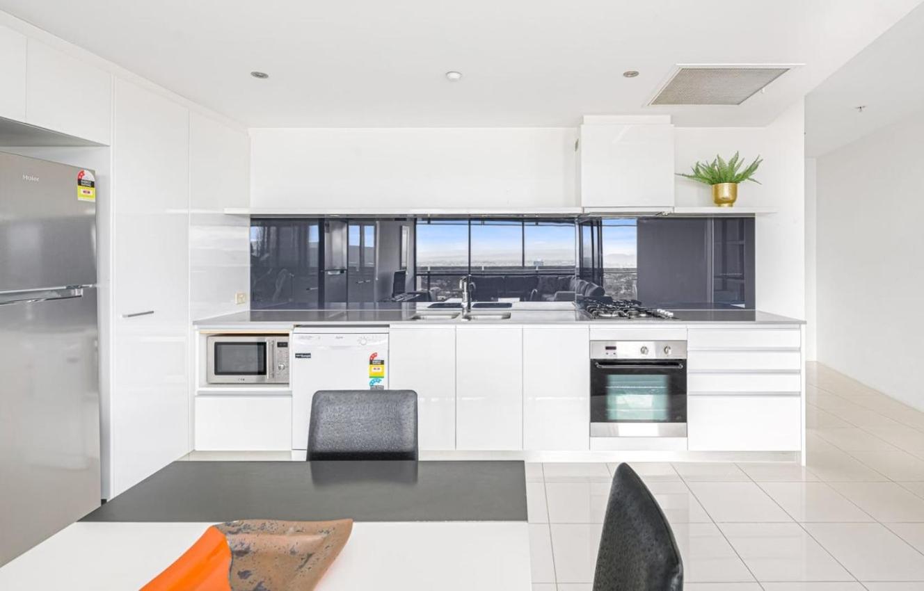 Circle on Cavill - Hosted by Coastal Letting Co.