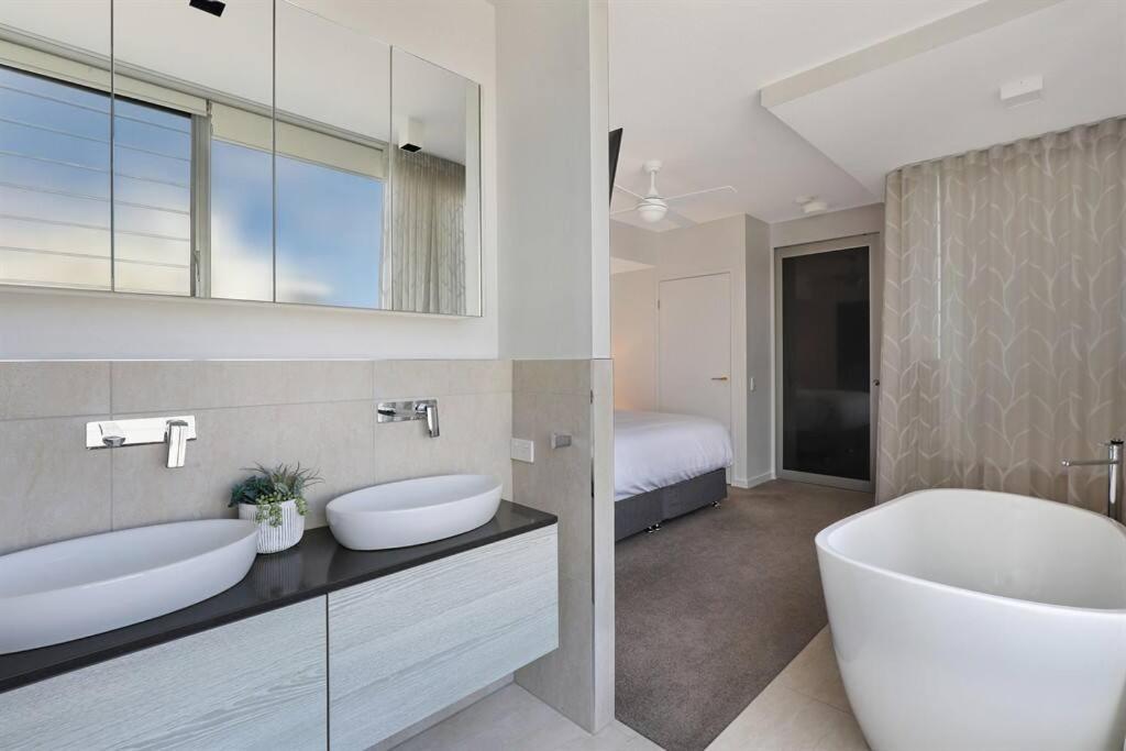 Elysee Beachside Apartments Alexandra Headland
