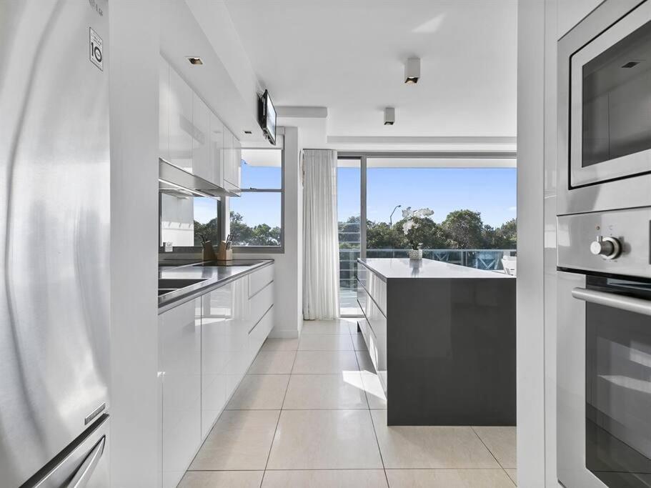 Elysee Beachside Apartments Alexandra Headland