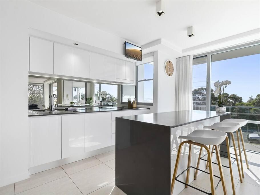 Elysee Beachside Apartments Alexandra Headland