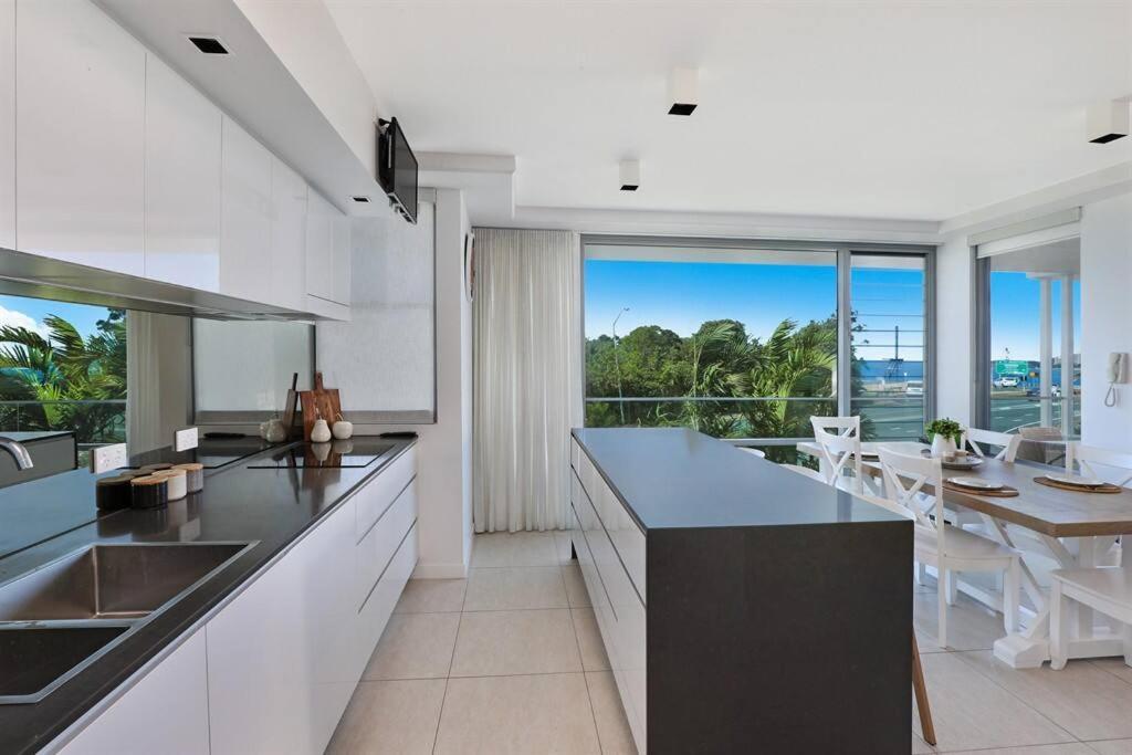 Elysee Beachside Apartments Alexandra Headland