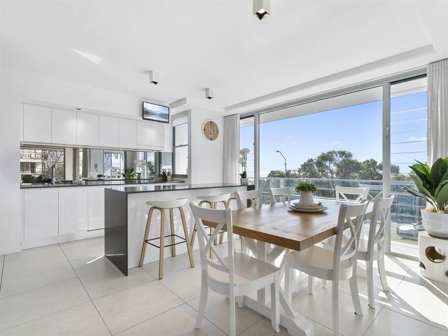 Elysee Beachside Apartments Alexandra Headland