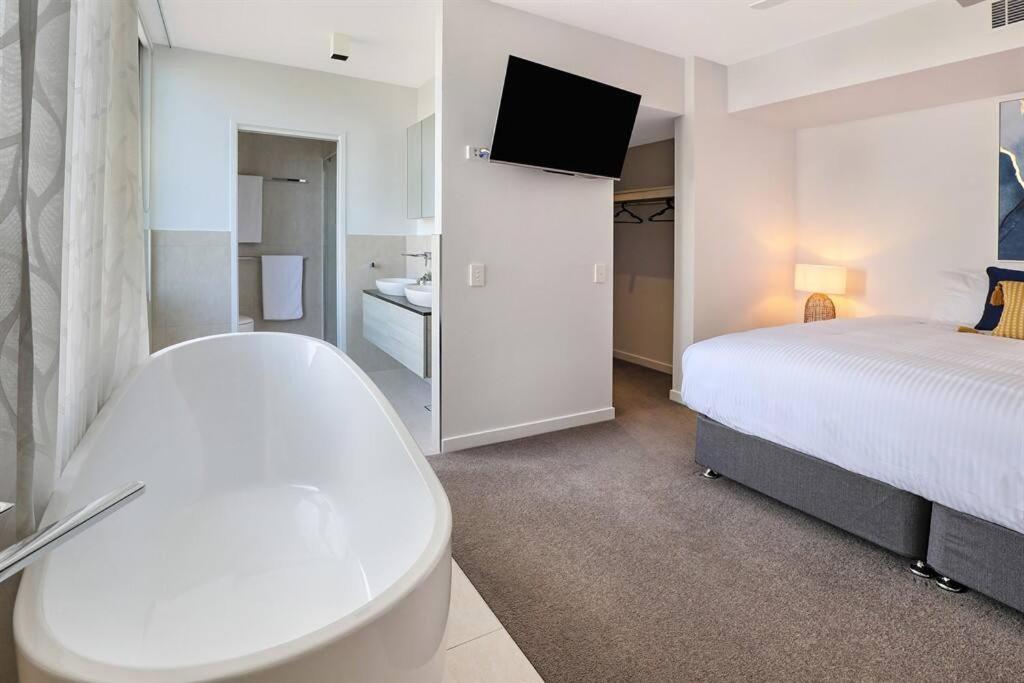 Elysee Beachside Apartments Alexandra Headland