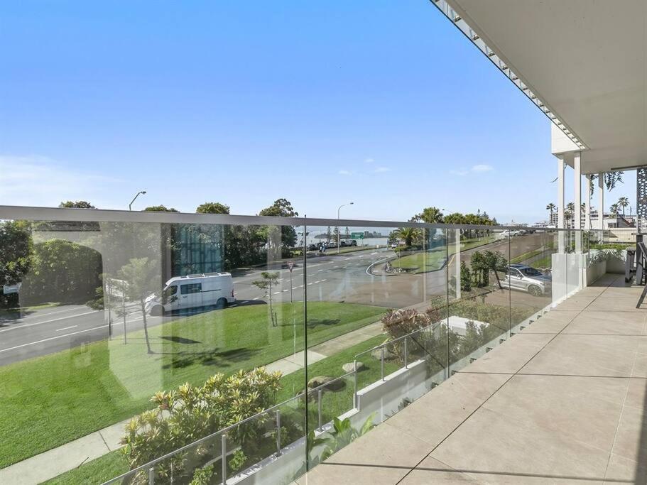 Elysee Beachside Apartments Alexandra Headland